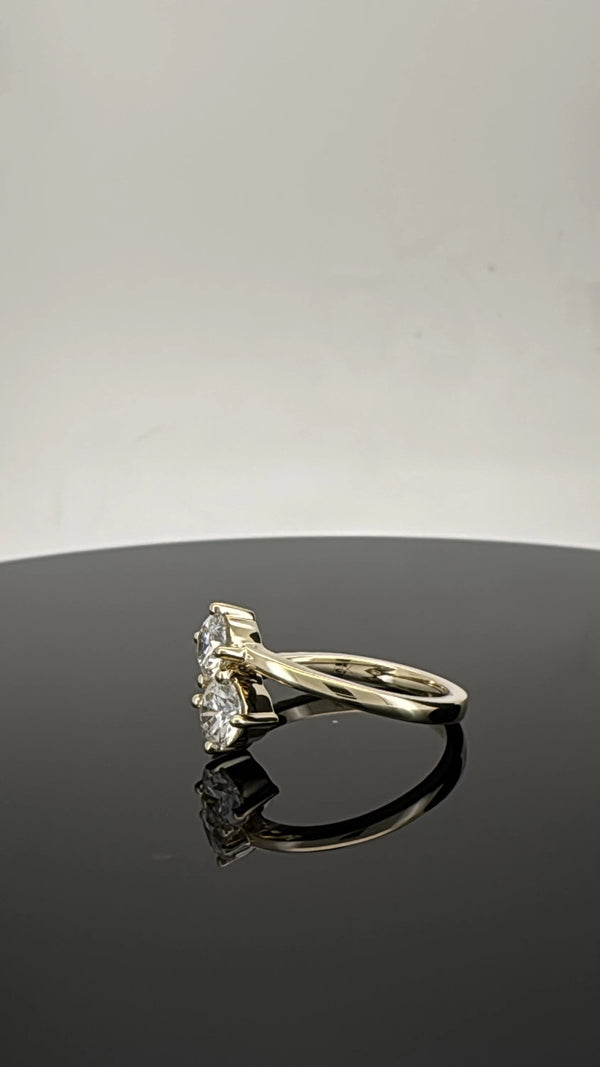 Étreinte Duo Ring – 18K Gold Vermeil mit Doppel-Solitär Diamanten & Pavé