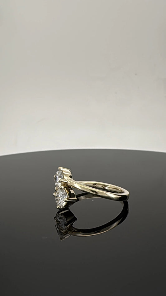 Étreinte Duo Ring – 18K Gold Vermeil mit Doppel-Solitär Diamanten & Pavé