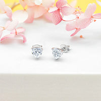Éclat Heart Studs – Herzförmige Ohrstecker in 925 Sterling Silber – Ansicht 3 | Maison Kiyan
