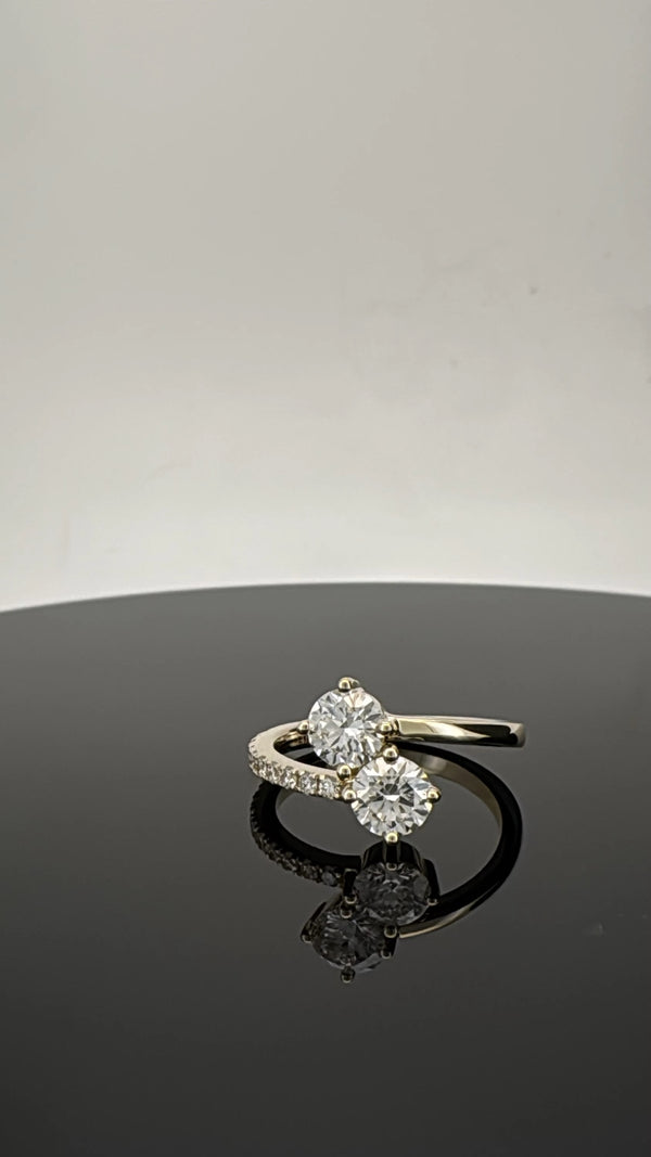 Étreinte Duo Ring – 18K Gold Vermeil mit Doppel-Solitär Diamanten & Pavé
