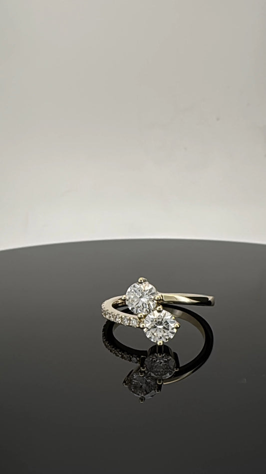 Étreinte Duo Ring – 18K Gold Vermeil mit Doppel-Solitär Diamanten & Pavé