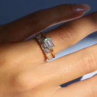 Lumière Eternity Band – Princess-Cut Diamanten in 18K Gold – Ansicht 2 | Maison Kiyan