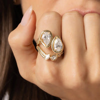 Lumière Toi et Moi – Doppel-Birnendiamant Ring in 18K Gold – Ansicht 2 | Maison Kiyan