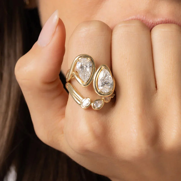 Lumière Toi et Moi – Doppel-Birnendiamant Ring in 18K Gold – Ansicht 2 | Maison Kiyan